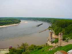 Pohľad z hradu Devín na rieku Dunaj
